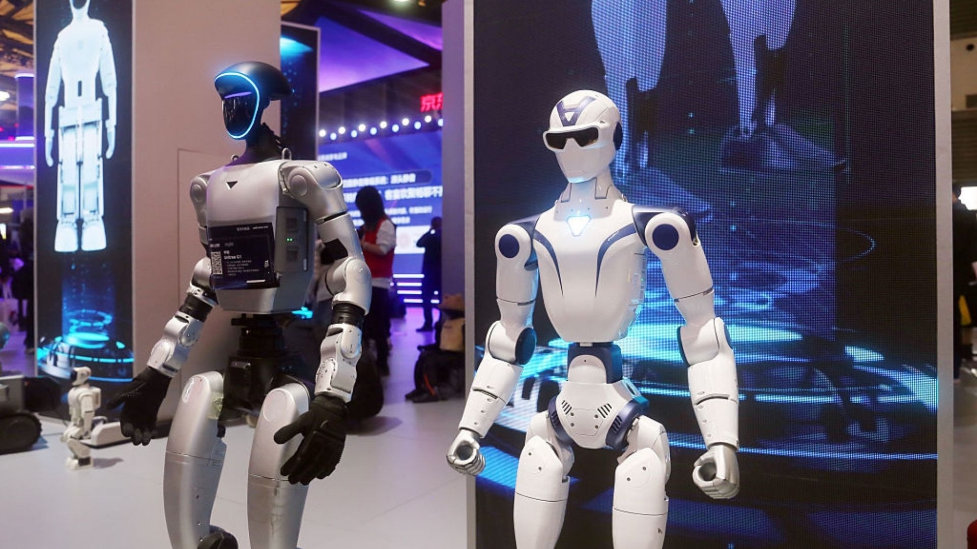 Robot hình người Trung Quốc sắp vượt kỷ lục chạy 100 mét của con người, mở ra kỷ nguyên cạnh tranh tốc độ giữa máy móc và vận động viên - Ảnh 1.
