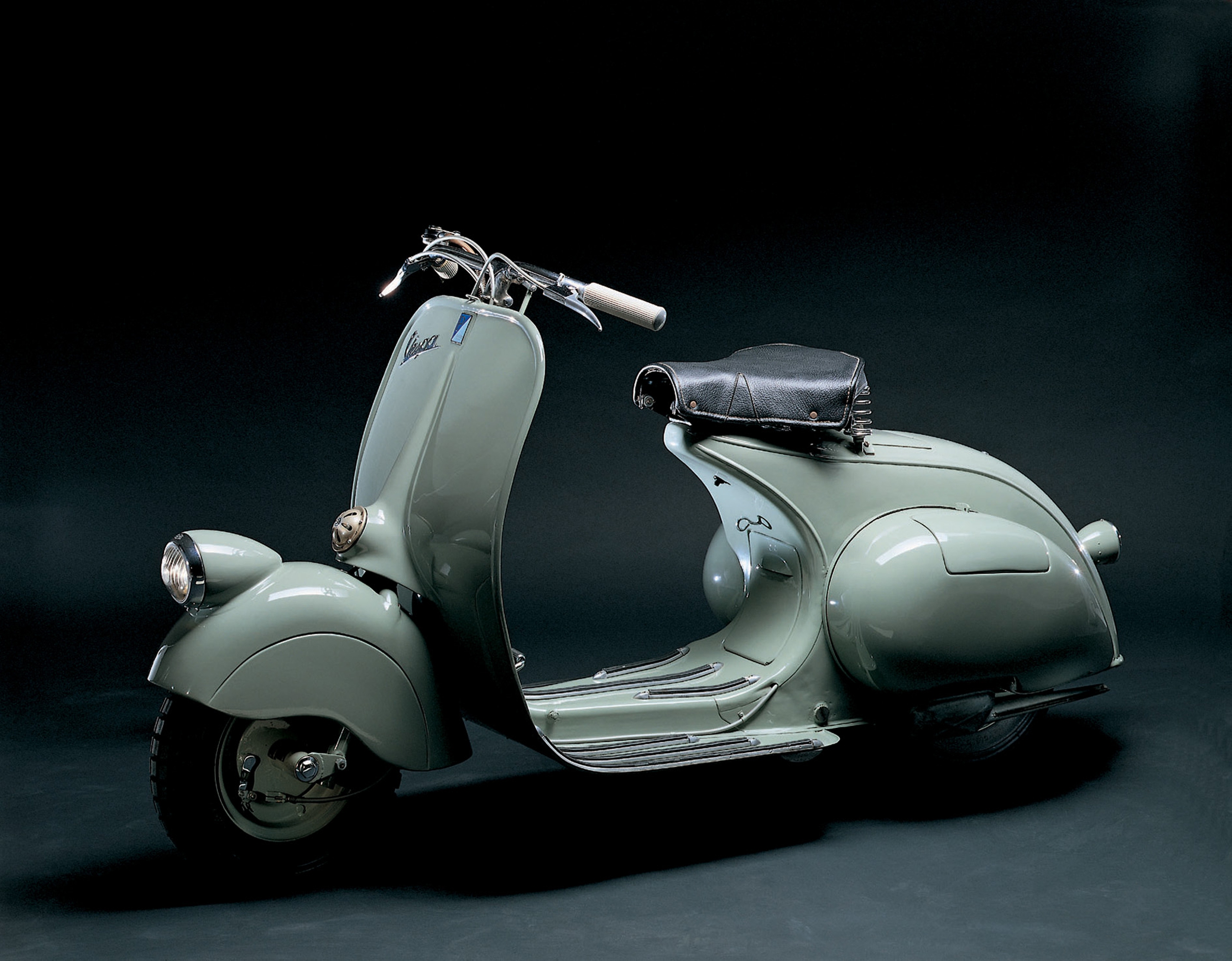 Người Ý gọi nó là "con ong", cả thế giới gọi nó là biểu tượng, Vespa ra mắt bộ sưu tập kỷ niệm 80 năm tại Việt Nam - Ảnh 3.