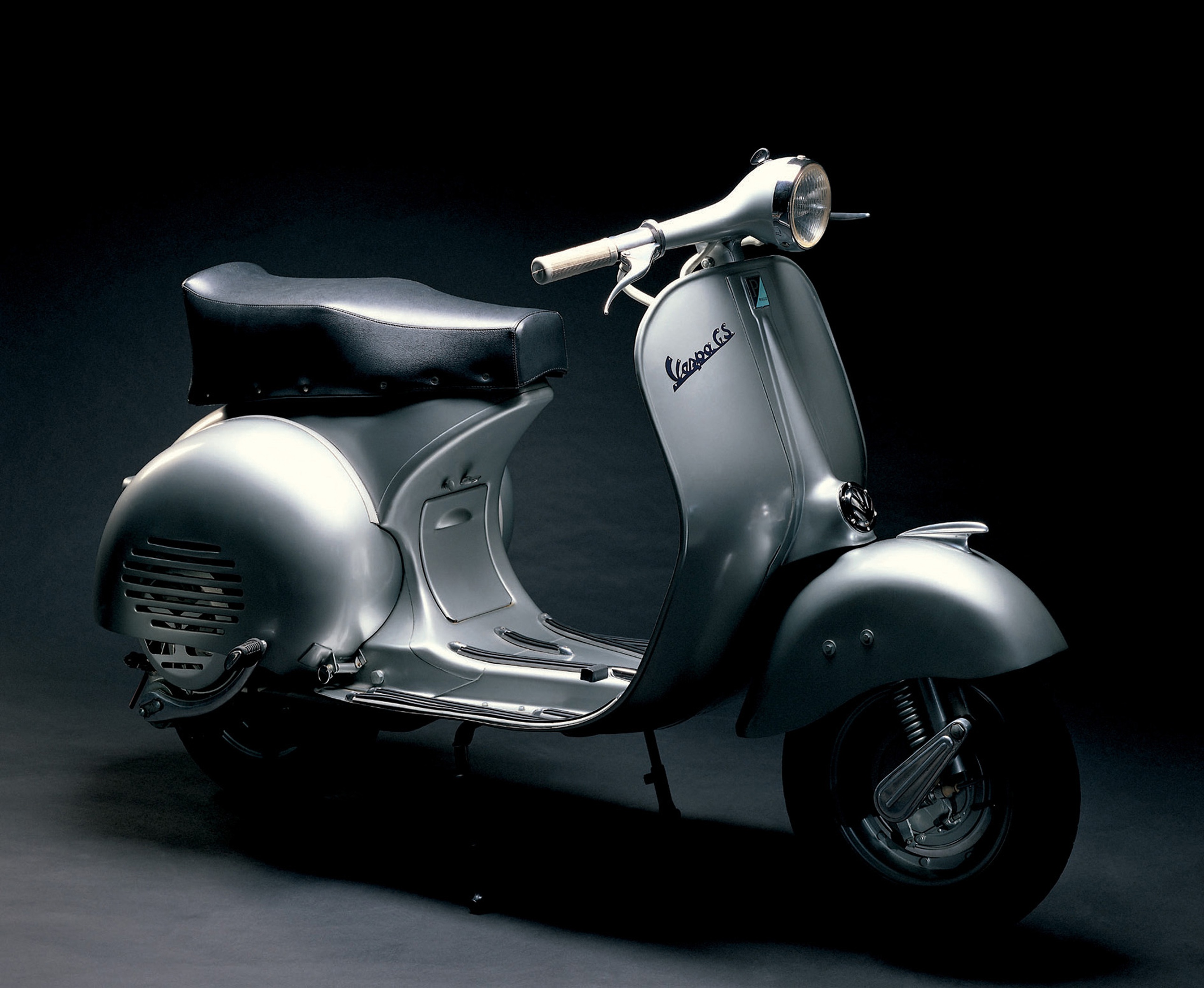 Người Ý gọi nó là "con ong", cả thế giới gọi nó là biểu tượng, Vespa ra mắt bộ sưu tập kỷ niệm 80 năm tại Việt Nam - Ảnh 4.
