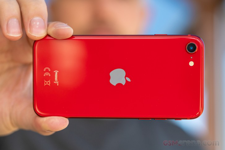 iPhone SE 2 rẻ ngang chục lần đổ xăng đầy bình, mạnh ngang iPhone 17e về nhiếp ảnh