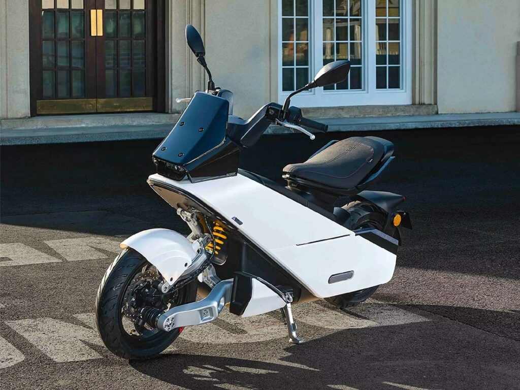 scoox-x7-series-electric-scooter-2-1775103843013-17751038432321444174879