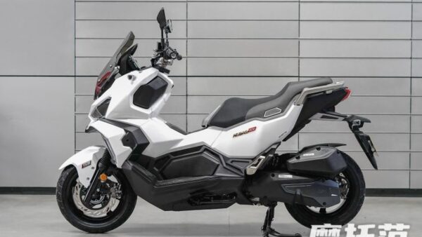 Mẫu xe máy này của nhà SYM có thể được coi là “quái vật đường dài” 150cc với bình xăng 15,2L, chạy gần 800 km một bình