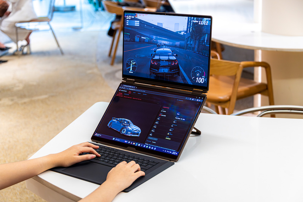 ASUS trình làng siêu phẩm laptop gaming 2 màn hình ROG Zephyrus Duo (GX651) tại Việt Nam