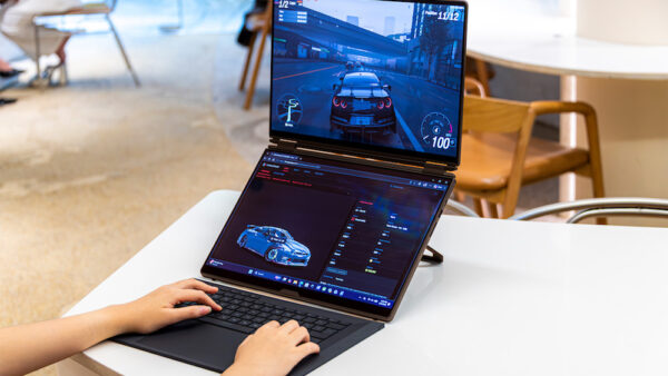 ASUS trình làng siêu phẩm laptop gaming 2 màn hình ROG Zephyrus Duo (GX651) tại Việt Nam