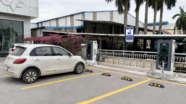 1 hãng xe điện lắp hàng nghìn trụ sạc khắp Việt Nam, giá sạc mỗi lần chỉ bằng cốc trà đá