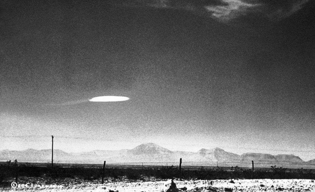 Xôn xao hồ sơ mật UFO của Mỹ: Những vụ chạm trán "nổi da gà" - Ảnh 1. Xôn xao hồ sơ mật UFO của Mỹ: Những vụ chạm trán "nổi da gà" - Ảnh 1.