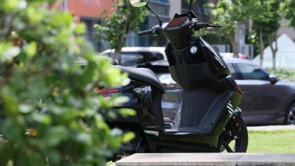 Bỏ xa Honda Vision và Yamaha Janus về công nghệ: Xuất hiện xe tay ga giá 30 triệu được trang bị cả radar cảnh báo điểm mù như ô tô hạng sang