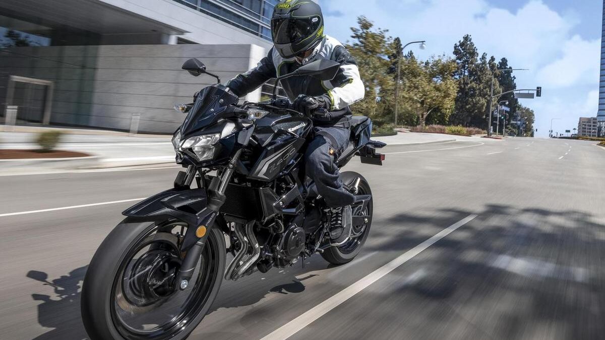 Kawasaki Z400 2027 ra mắt giá 128 triệu đồng quyết đè bẹp Yamaha MT03