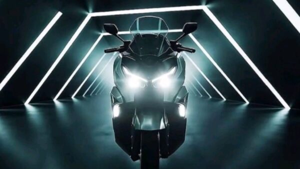 TEYIN tung đòn hạ knock-out Honda SH350i bằng xe tay ga hai xi-lanh giá chỉ hơn 120 triệu đồng