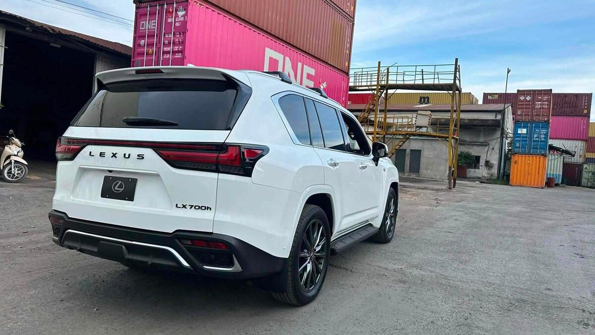 Lexus LX hybrid xuất hiện tại Việt Nam