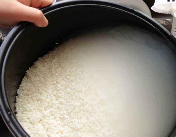 n3-1786804694591274145038-1786865633467-17868656336881996601960 Vì sao không nên đổ nước vo gạo xuống cống?- Ảnh 3.