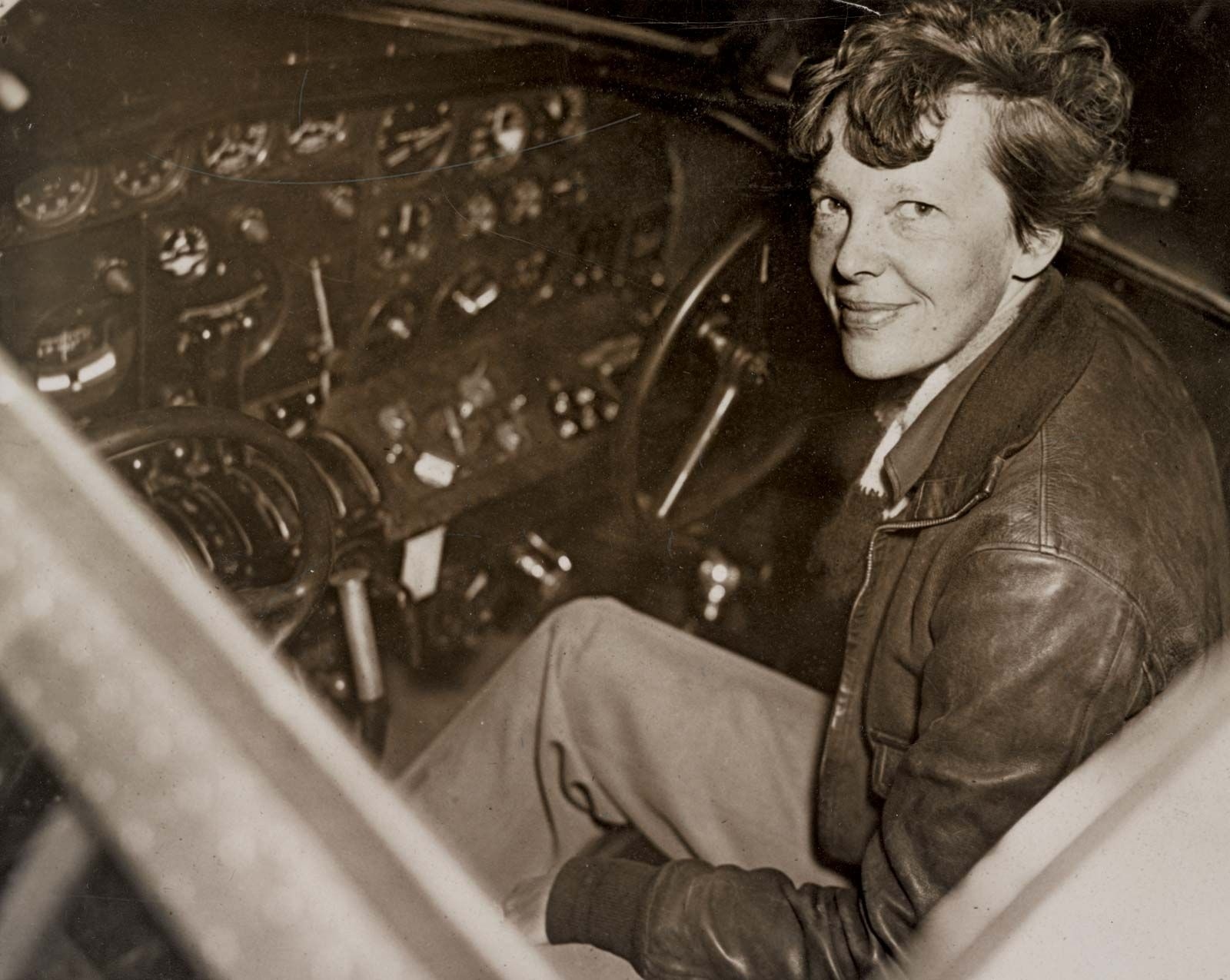 amelia-earhart-cockpit-airplane-lockheed-electra-1790081417745-17900814180541299364602
