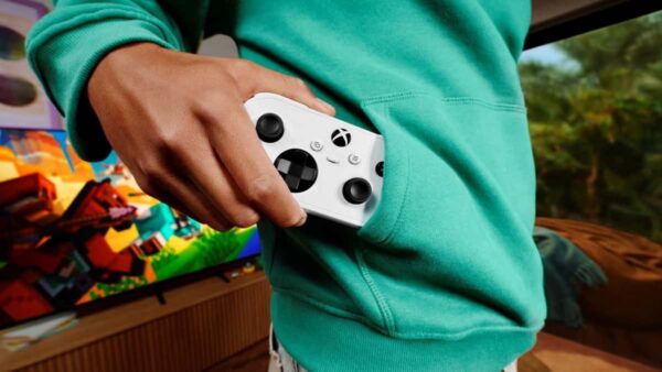 Xbox ra mắt tay cầm Nano nhỏ hơn smartphone, giá chỉ 1,3 triệu đồng